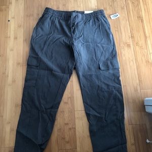 NWT old navy size M cargo stretch pants.